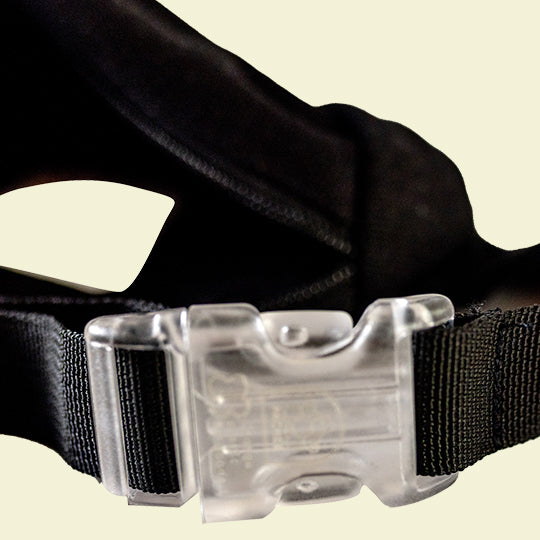 A high-quality waist bum bag featuring a transparent adjustable buckle and durable material for stylish and practical use.